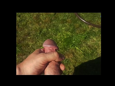 ❤️ Hottie poeth yn cael ei pussy pinc fucked a cums gyda chwistrell mewn gardd haf ❤️ Porno wrthon ni ﹏